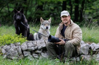 Donje Jelenje: Amir Hadžibeganović čovjek koji razgovara s vukovima Donje Jelenje: Amir Hadžibeganović čovjek koji razgovara s vukovima