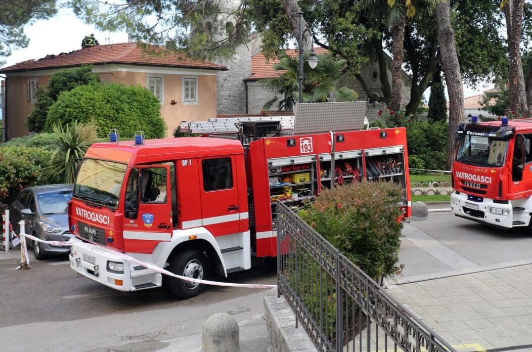 Opatija: Vatrogasci ugasili poar na crkvi sv. Jakova Opatija: Vatrogasci ugasili poar na crkvi sv. Jakova