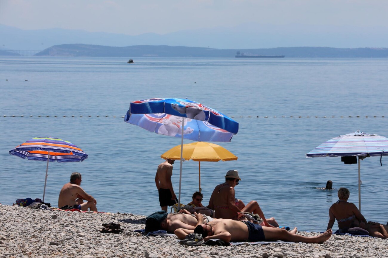 Rijeka: Građani se na razne načine štite od topline