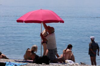 Rijeka: Građani se na razne načine štite od topline