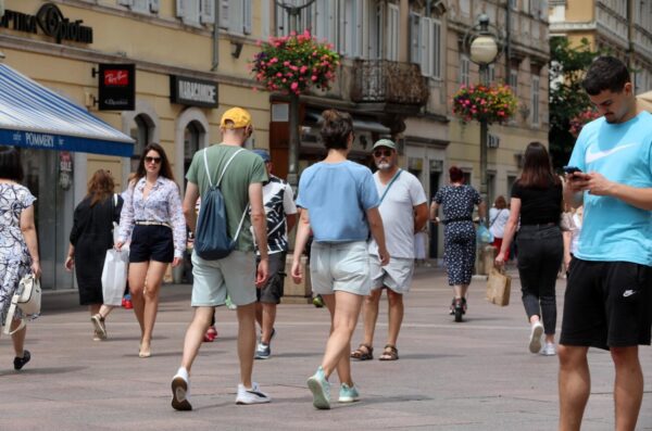 Rijeka: Rije?ani e?u na podnoljivih 29 stupnjeva celzija Rijeka: Rije?ani e?u na podnoljivih 29 stupnjeva celzija
