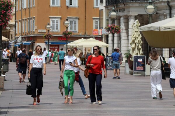 Rijeka: Riječani šeću na podnošljivih 29 stupnjeva celzija