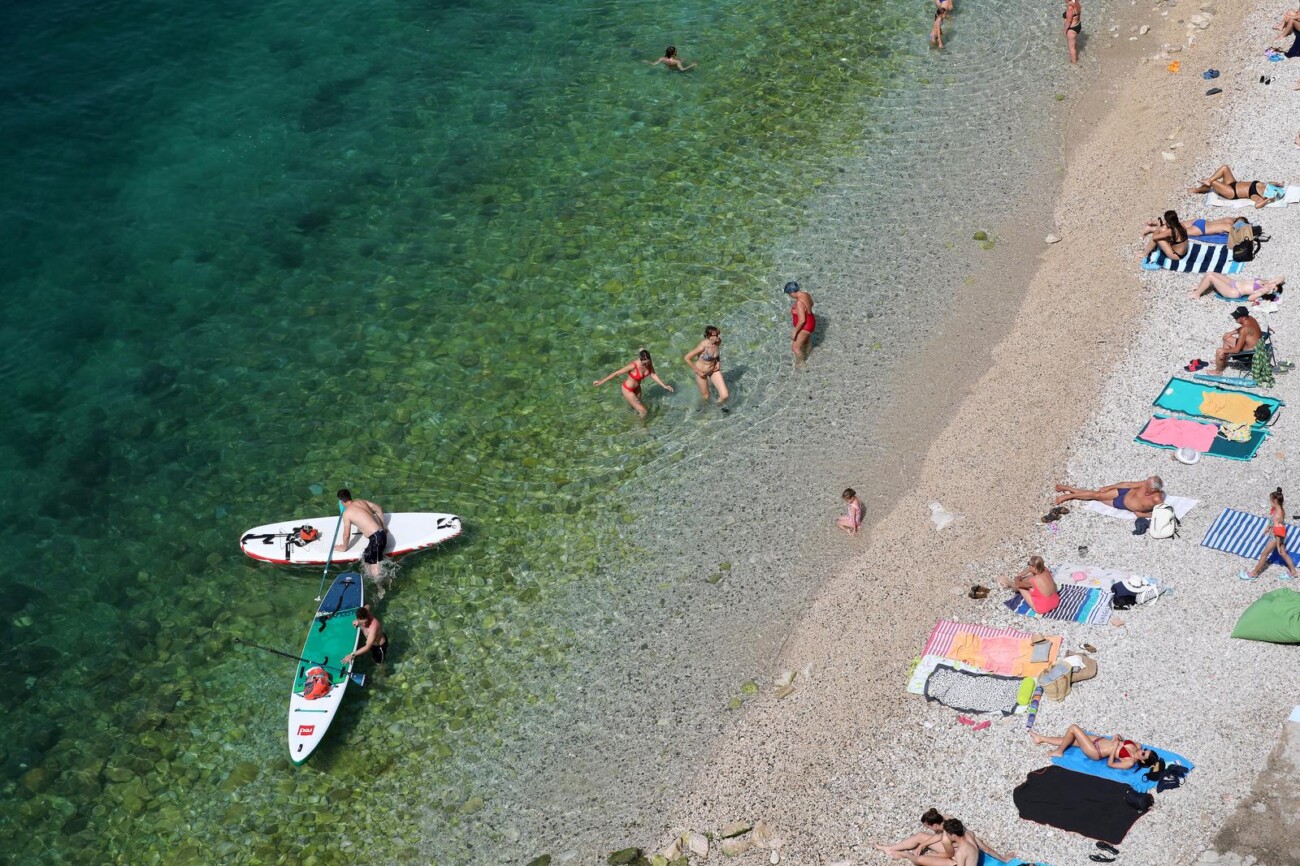 Rijeka: Kupači na gradskoj plaži Sablićevo Rijeka: Kupači na gradskoj plaži Sablićevo