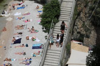 Rijeka: Kupa?i na gradskoj plai Sabli?evo Rijeka: Kupa?i na gradskoj plai Sabli?evo