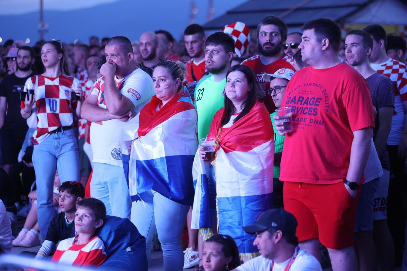 Rijeka: Navijači prate nogometnu utakmicu između Hrvatske i Italije Rijeka: Navijači prate nogometnu utakmicu između Hrvatske i Italije