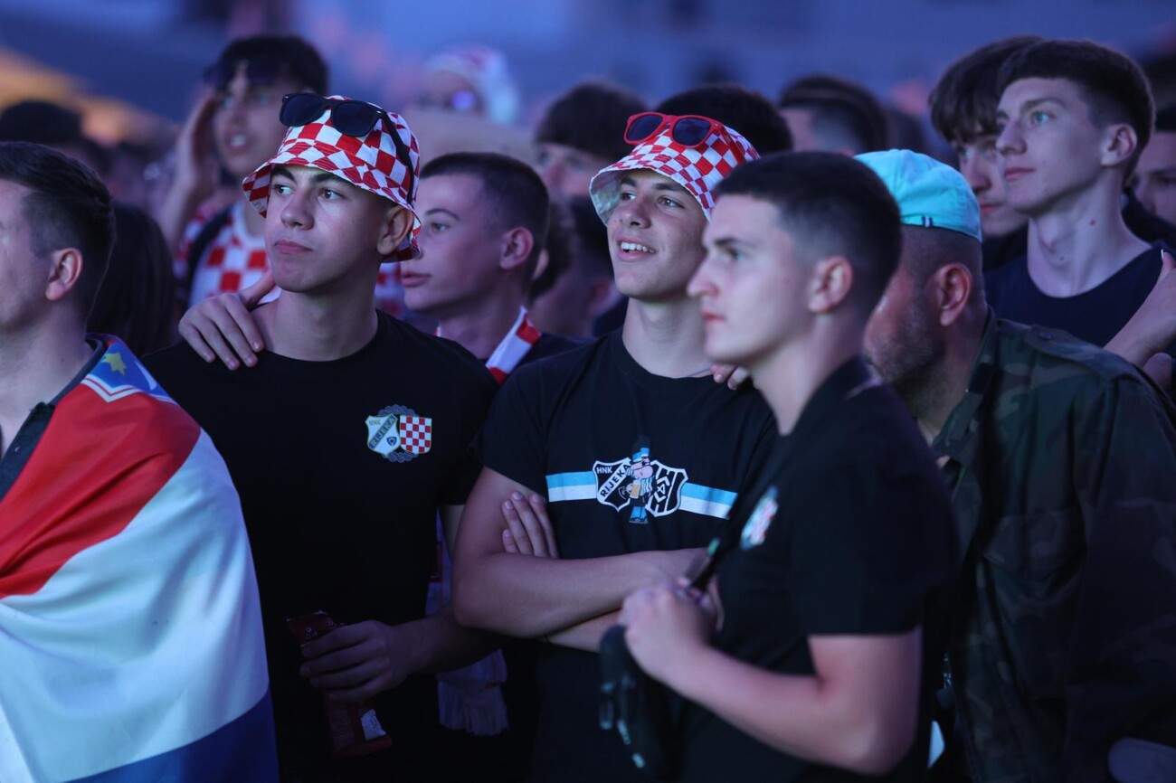 Rijeka: Navijači prate nogometnu utakmicu između Hrvatske i Italije Rijeka: Navijači prate nogometnu utakmicu između Hrvatske i Italije