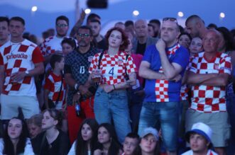 Rijeka: Navijači prate nogometnu utakmicu između Hrvatske i Italije Rijeka: Navijači prate nogometnu utakmicu između Hrvatske i Italije