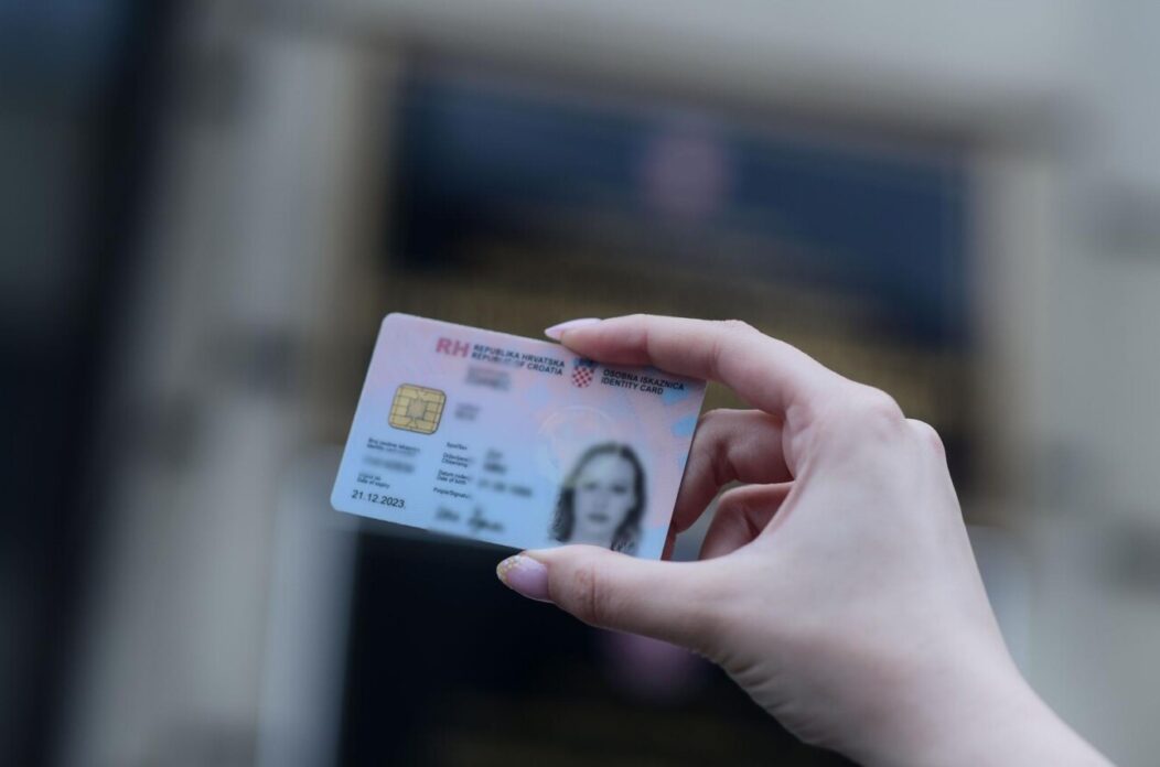 Policija pozvala građane da zamijene istekle osobne iskaznice kako bi se izbjegle gužve Policija pozvala građane da zamijene istekle osobne iskaznice kako bi se izbjegle gužve