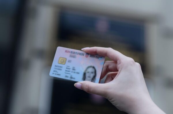 Policija pozvala građane da zamijene istekle osobne iskaznice kako bi se izbjegle gužve