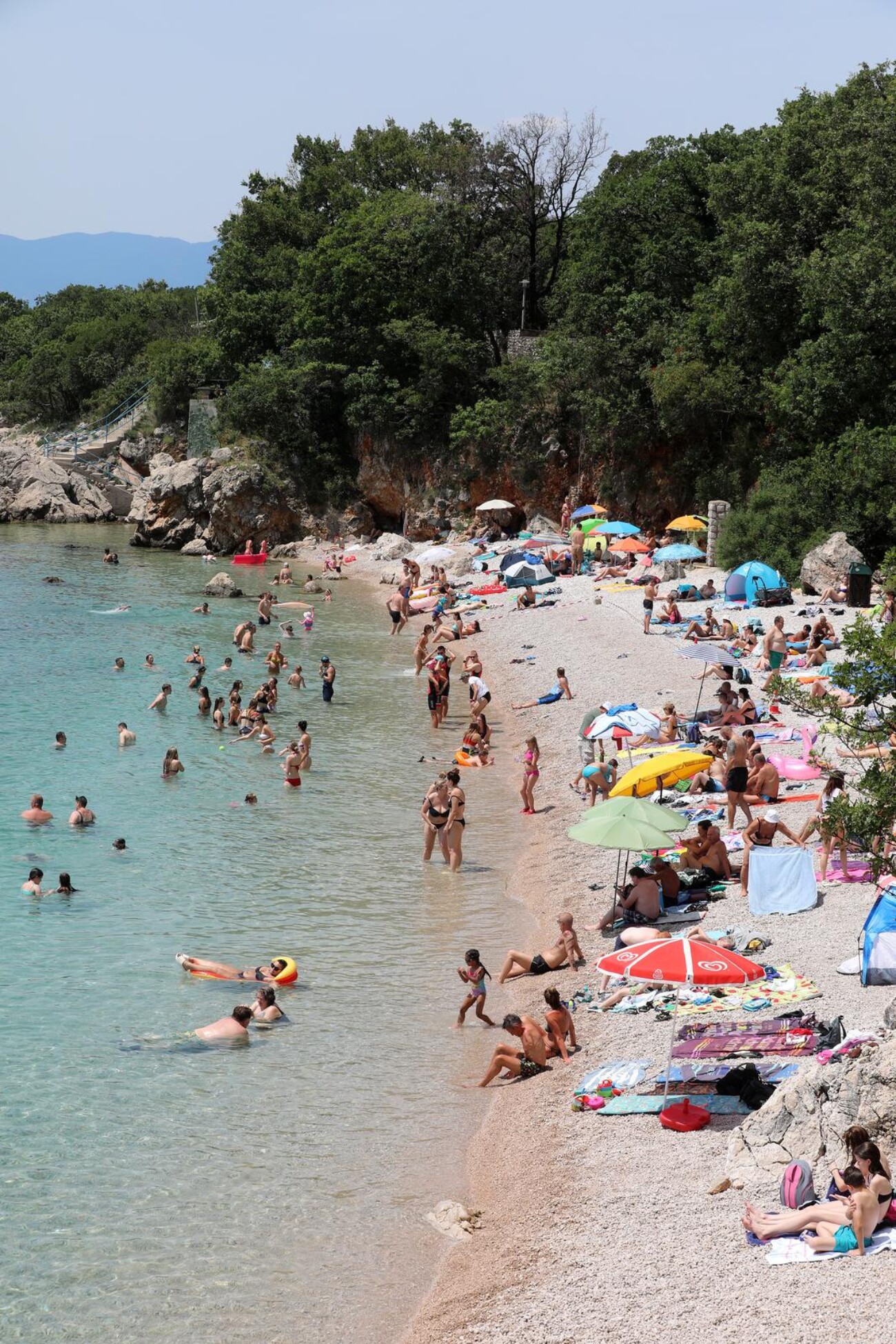 Kostrena: Plaža Nova voda puna kupača