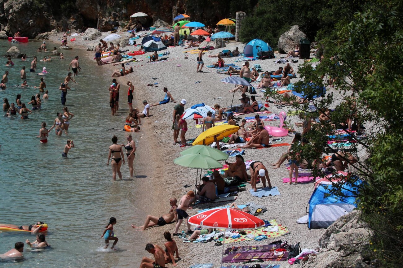 Kostrena: Plaža Nova voda puna kupača