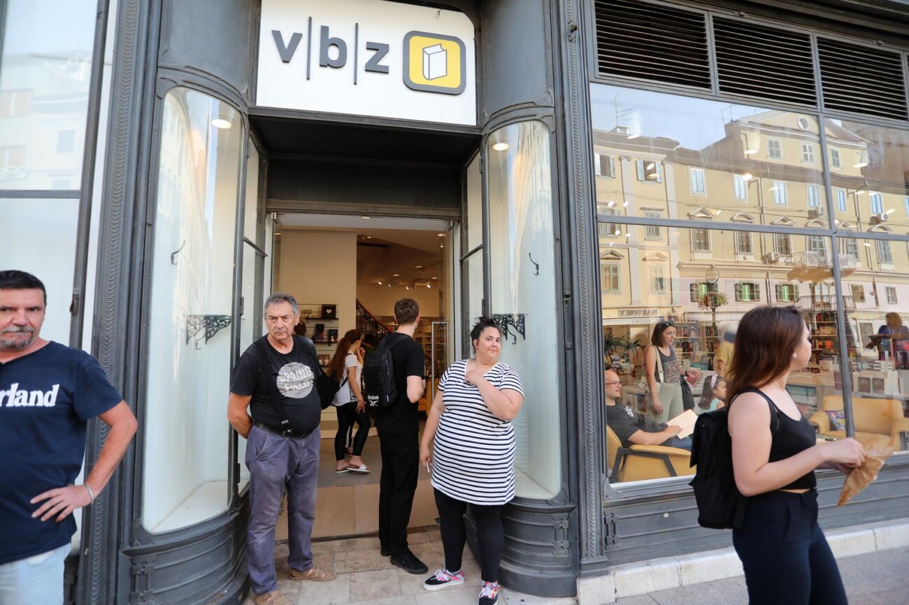 Rijeka: Uređuje se nova VBZ-ova knjižara na Korzu Rijeka: Uređuje se nova VBZ-ova knjižara na Korzu