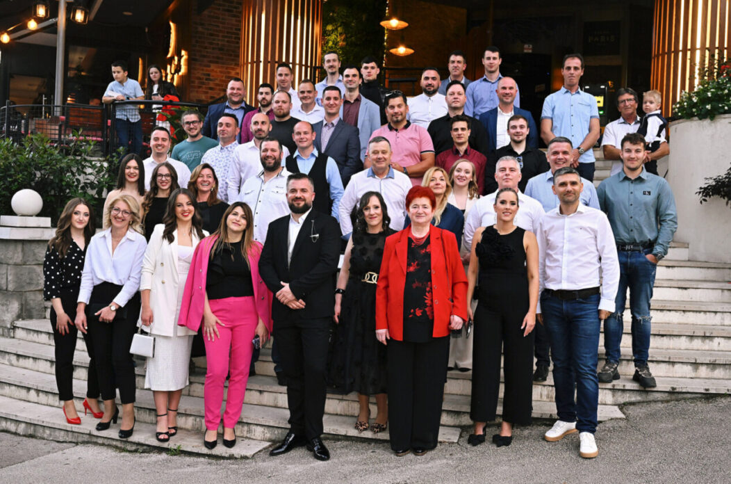 Proslava 20 god zaposlenici s direktorom Proslava 20 god zaposlenici s direktorom