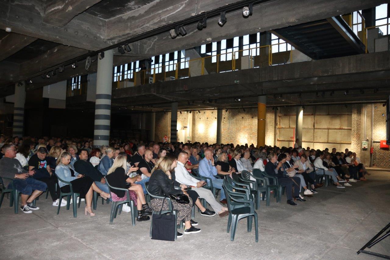 Stand-up-nastup-Ivana-Šarića-3 Stand-up-nastup-Ivana-Šarića-3