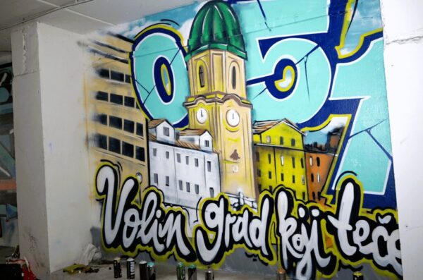 grafiti piramida kanal ri 12
