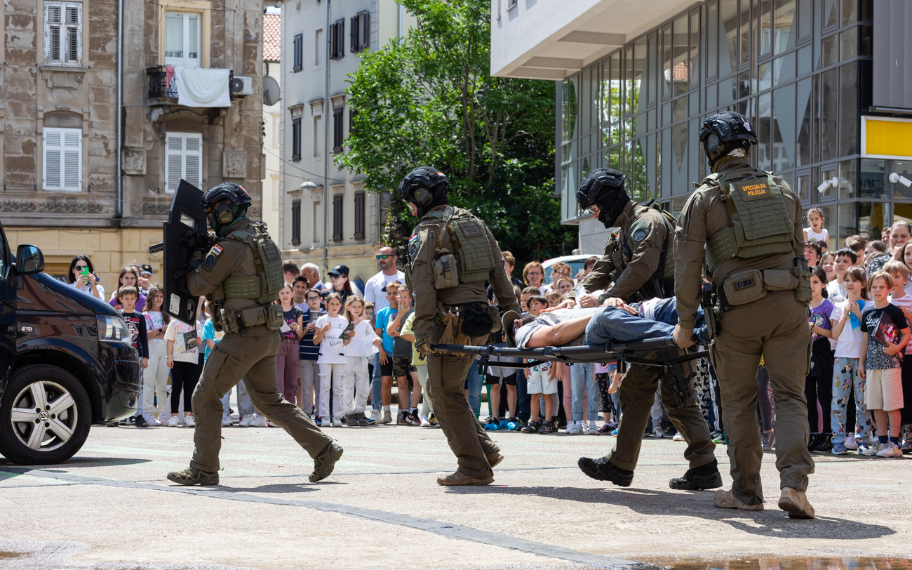 postani -Policajac-policajka– Dan otvorenih vrata-20 postani -Policajac-policajka– Dan otvorenih vrata-20