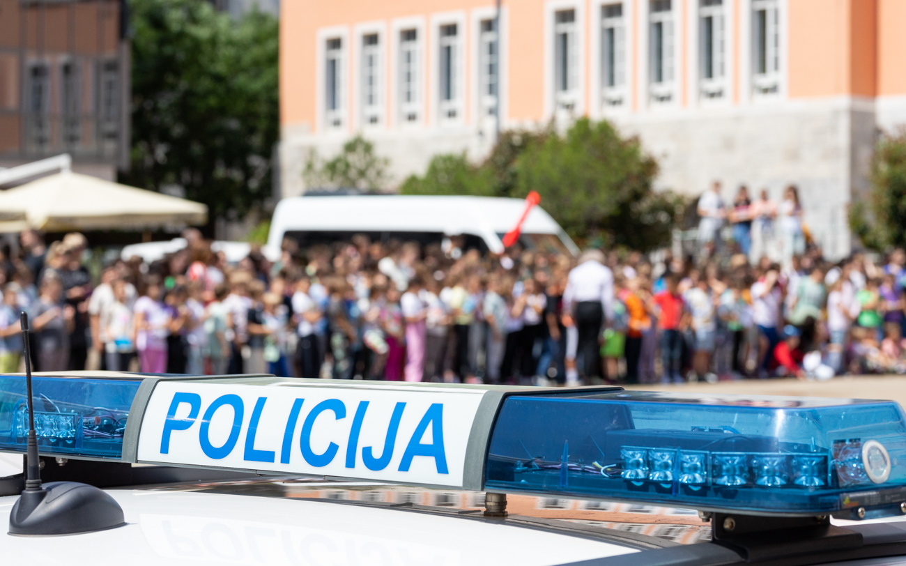 postani -Policajac-policajka– Dan otvorenih vrata policija-2 postani -Policajac-policajka– Dan otvorenih vrata policija-2