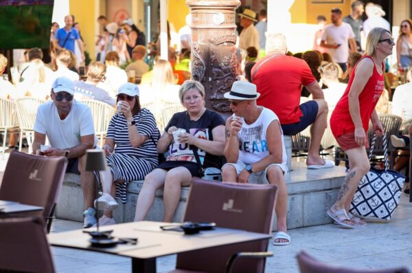 Zadar: Velik broj turista “okupirao” je središte grada
