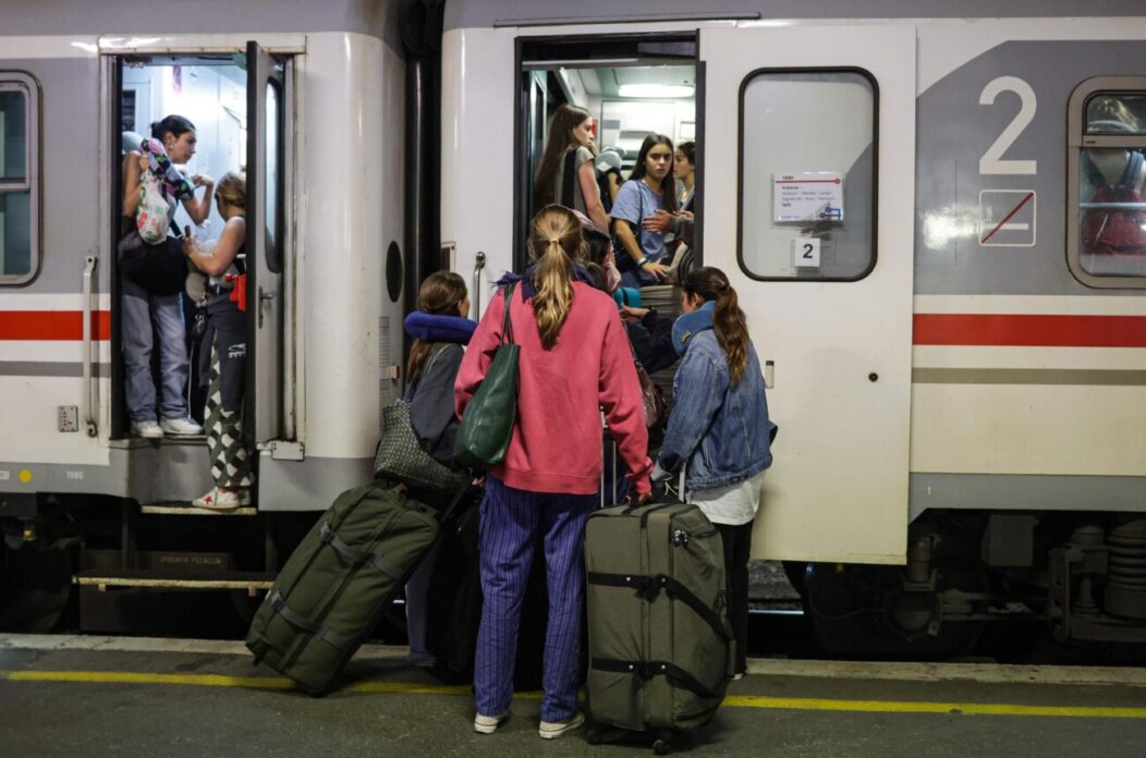 Gužva na zagrebačkom Glavnom kolodvoru uoči festivala Ultra Europe u Splitu Gužva na zagrebačkom Glavnom kolodvoru uoči festivala Ultra Europe u Splitu
