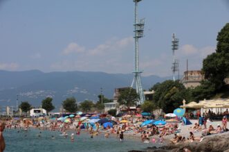Rijeka: Mravinjak na plai pod stadionom na Kantridi Rijeka: Mravinjak na plai pod stadionom na Kantridi