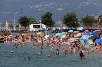 Rijeka: Mravinjak na plaži pod stadionom na Kantridi Rijeka: Mravinjak na plaži pod stadionom na Kantridi