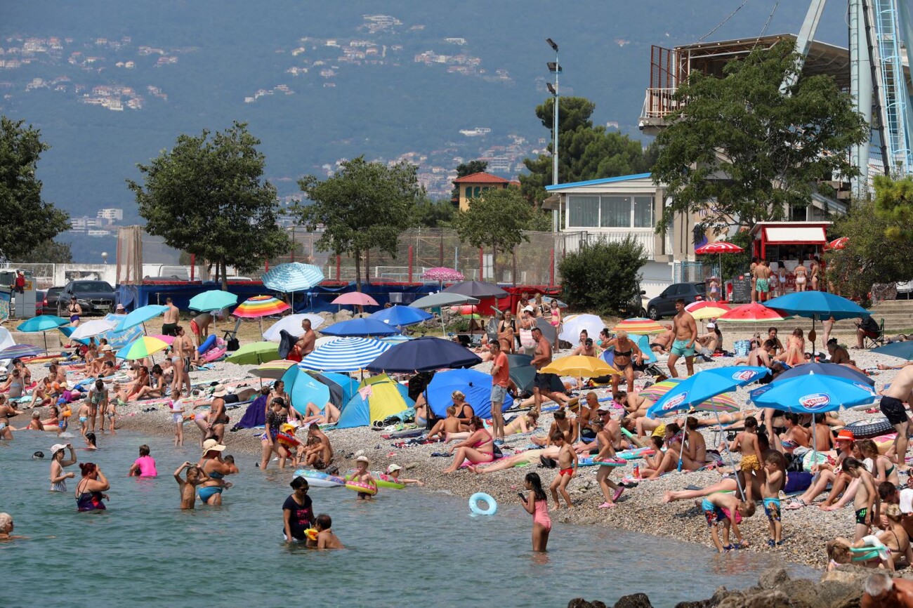 Rijeka: Mravinjak na plaži pod stadionom na Kantridi Rijeka: Mravinjak na plaži pod stadionom na Kantridi