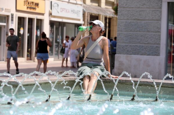Rijeka: Građani se rashlađuju na razne načine