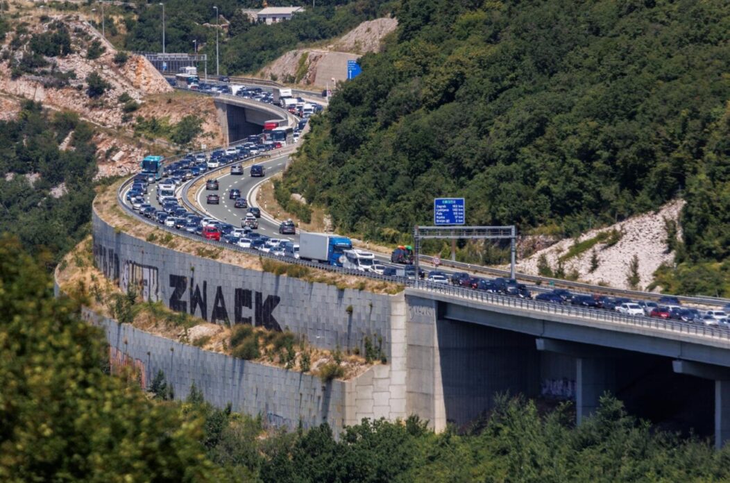 Gužve na autocesti A7 u smjeru Krčkog mosta Gužve na autocesti A7 u smjeru Krčkog mosta