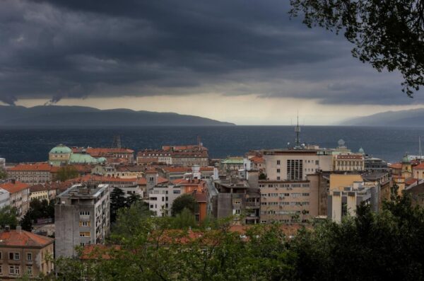 Na riječkom području olujni udari vjetra