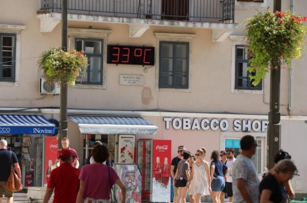 Rijeka: 33 stupnja Celzija na Jelačićevom trgu