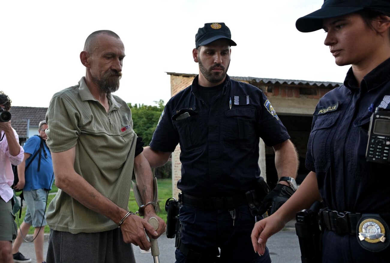 Ubojica iz Daruvara priveden u zgradu policijske uprave u Bjelovaru Ubojica iz Daruvara priveden u zgradu policijske uprave u Bjelovaru
