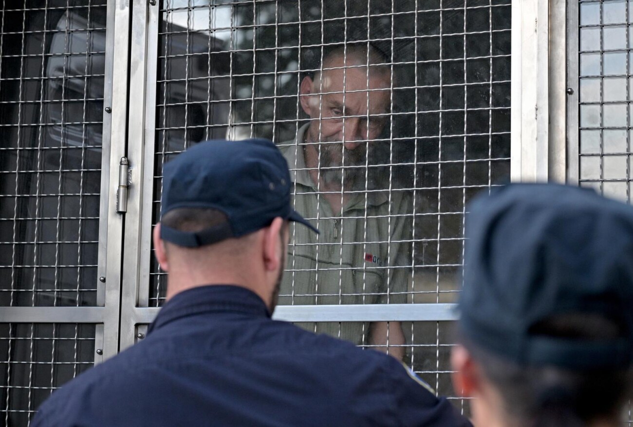 Ubojica iz Daruvara priveden u zgradu policijske uprave u Bjelovaru Ubojica iz Daruvara priveden u zgradu policijske uprave u Bjelovaru
