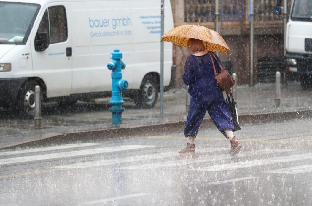 Zagreb: Pljusak uz grmljavinu u centru grada Zagreb: Pljusak uz grmljavinu u centru grada