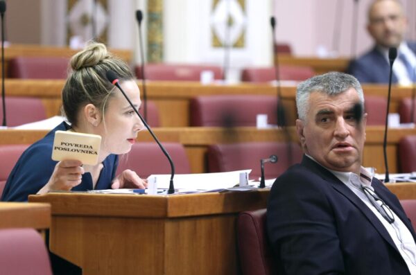 Zagreb: Rasprava Marije Selak Raspudić i Gordana Jandrokovića na početku sjednice Sabora