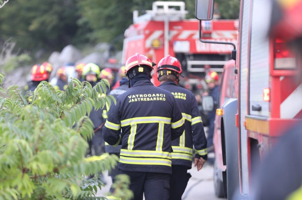 Makarska: Vatrogasci na zgarištu u parku prirode Biokovo Makarska: Vatrogasci na zgarištu u parku prirode Biokovo