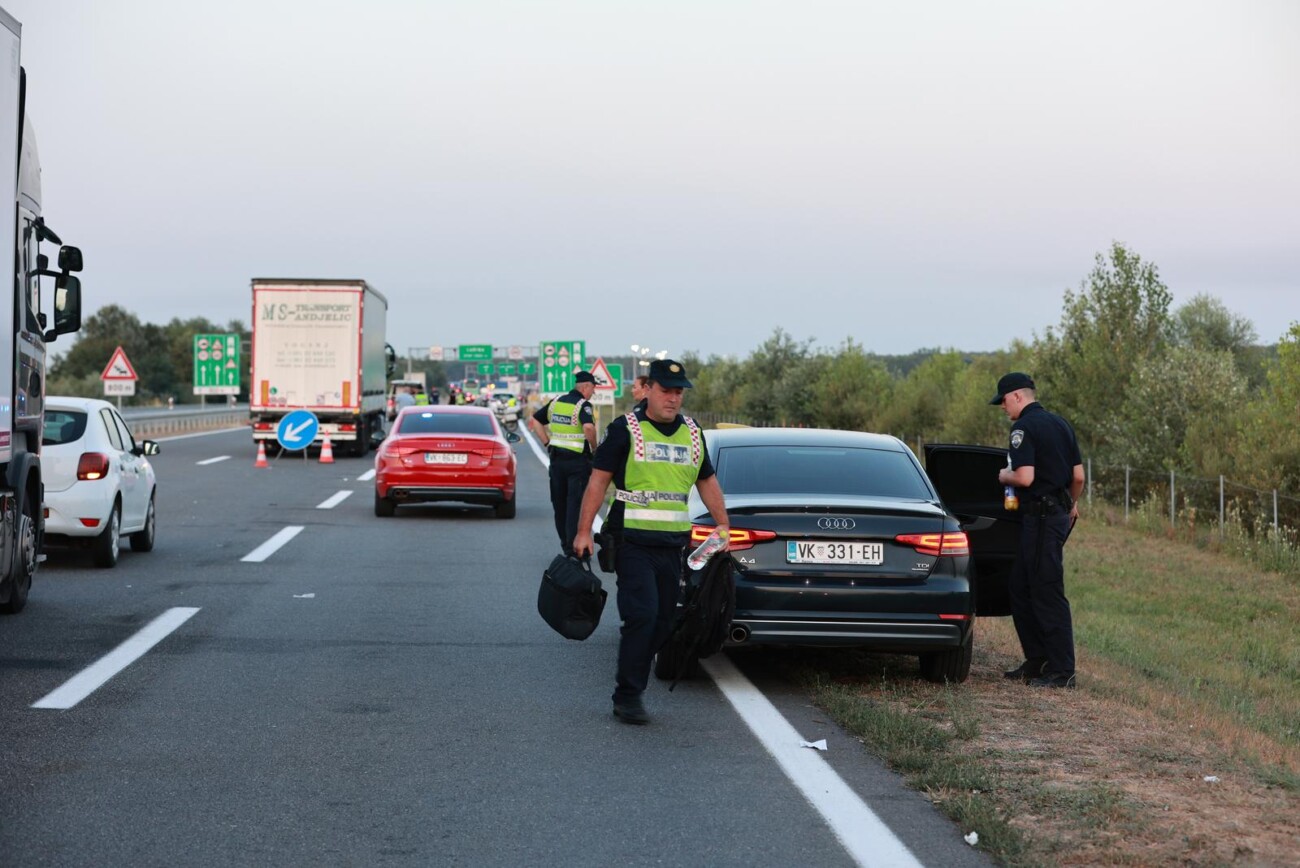 Županja: Policajka službenim motocikom pregazila pješaka Županja: Policajka službenim motocikom pregazila pješaka