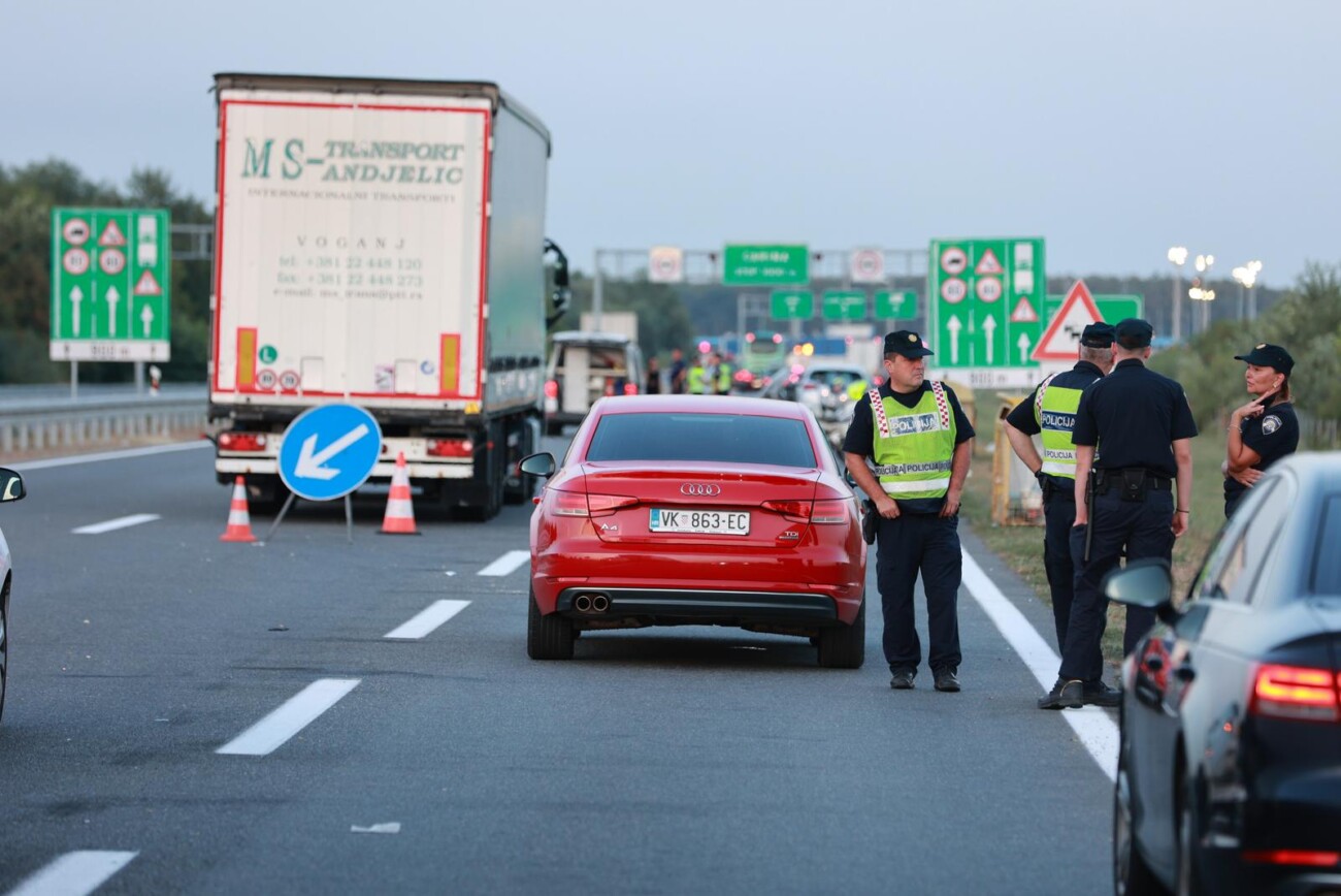 Županja: Policajka službenim motocikom pregazila pješaka Županja: Policajka službenim motocikom pregazila pješaka