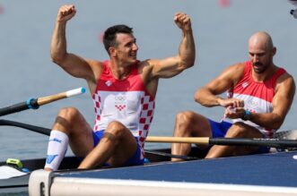 Pariz: Braća Sinković osvojila zlato na Olimpijskim igrama u dvojcu bez kormilara Pariz: Braća Sinković osvojila zlato na Olimpijskim igrama u dvojcu bez kormilara