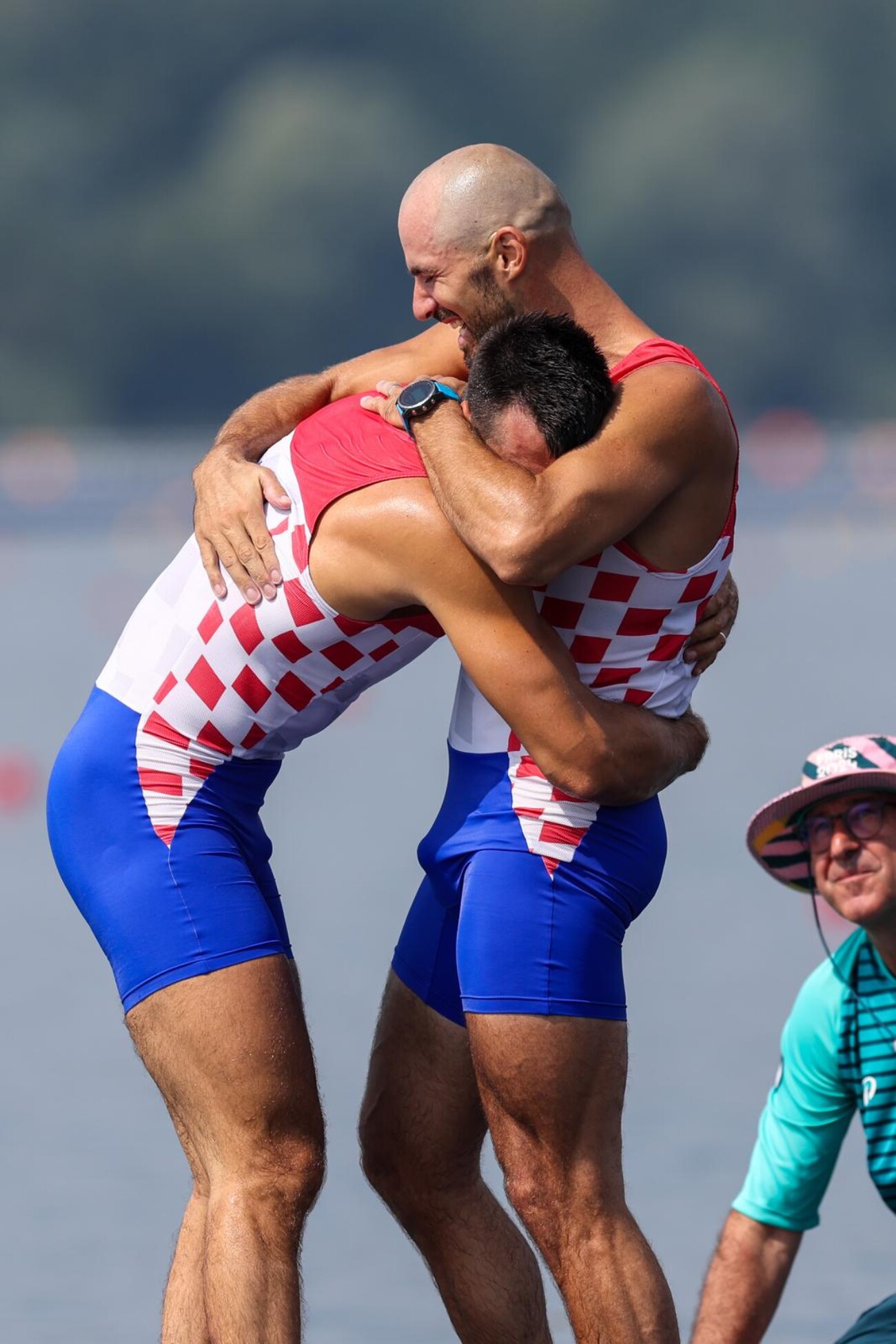 Pariz: Braća Sinković osvojila zlato na Olimpijskim igrama u dvojcu bez kormilara Pariz: Braća Sinković osvojila zlato na Olimpijskim igrama u dvojcu bez kormilara