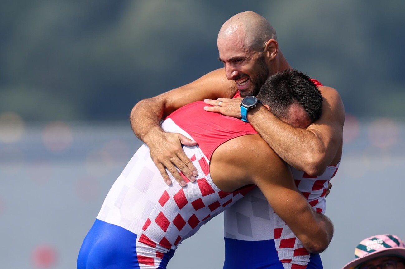 Pariz: Braća Sinković osvojila zlato na Olimpijskim igrama u dvojcu bez kormilara Pariz: Braća Sinković osvojila zlato na Olimpijskim igrama u dvojcu bez kormilara