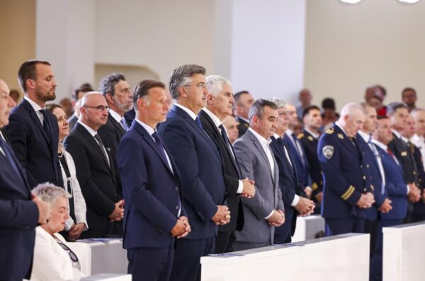 Knin: Sveta misa za poginule, umrle i nestale hrvatske branitelje u Domovinskom ratu