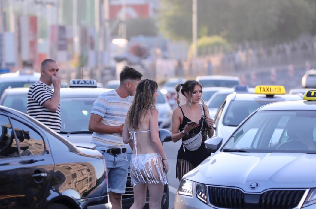 Split: Taksisti imaju pune ruke posla nakon prve večeri Ultra Europe Festivala Split: Taksisti imaju pune ruke posla nakon prve večeri Ultra Europe Festivala