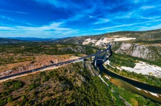 Čapljina: Kamioni testirali most “Hercegovina” na dionici Počitelj – Zvirovići Čapljina: Kamioni testirali most “Hercegovina” na dionici Počitelj – Zvirovići