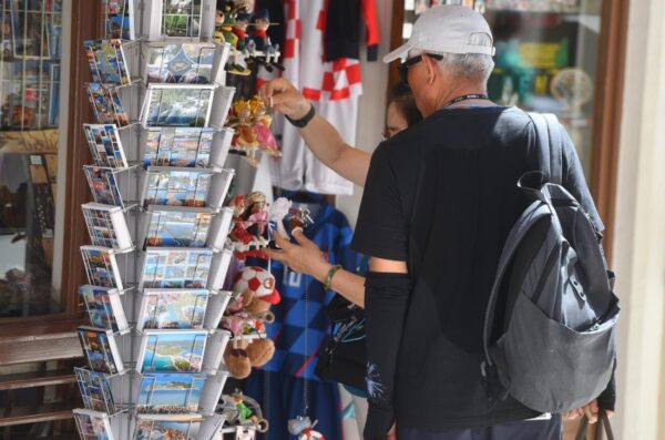 ibenik: Dolaskom novih tehnologija razglednice polako padaju u zaborav