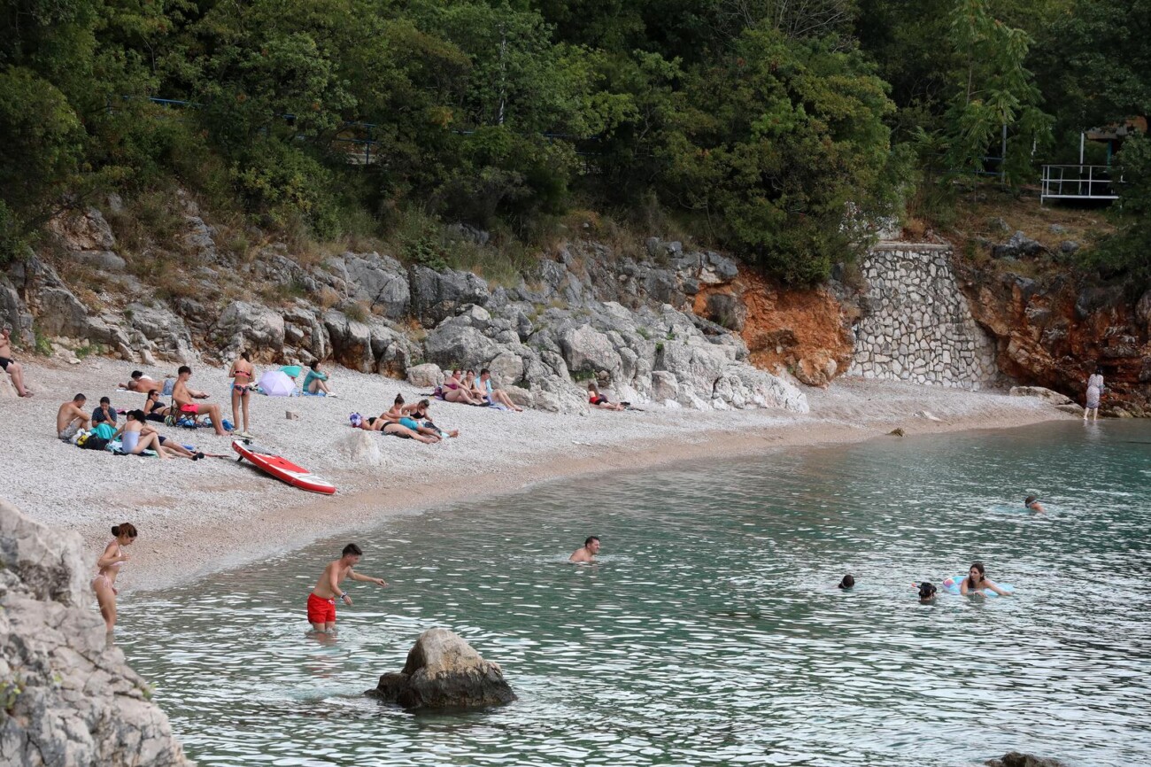 Rijeka: Rijetki kupači na plaži Nova voda Rijeka: Rijetki kupači na plaži Nova voda
