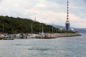 Rijeka: Rijetki kupači na plaži Nova voda Rijeka: Rijetki kupači na plaži Nova voda