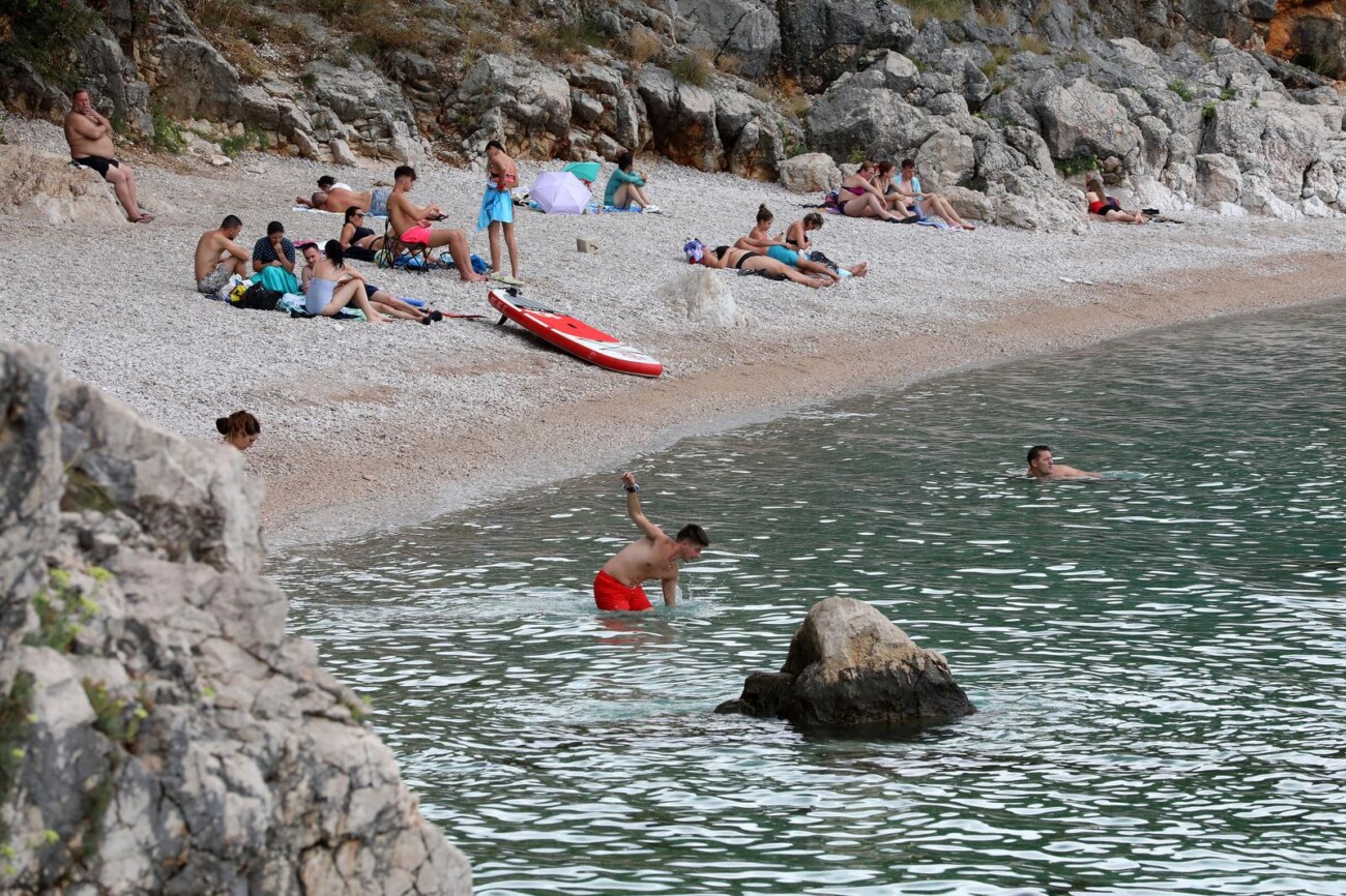 Rijeka: Rijetki kupači na plaži Nova voda Rijeka: Rijetki kupači na plaži Nova voda