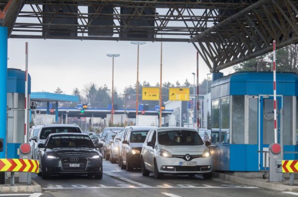 Gužve na ulasku u Hrvatsku na graničnom prijelazu Pasjak