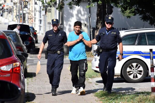 Slavonski Brod: Privođenje muškarca koji je automobilom usmrtio dječaka na biciklu i pobjegao s mjesta događaja