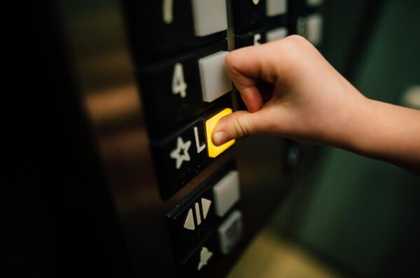 LIFT pexels-kelly-1179532-3861787 LIFT pexels-kelly-1179532-3861787